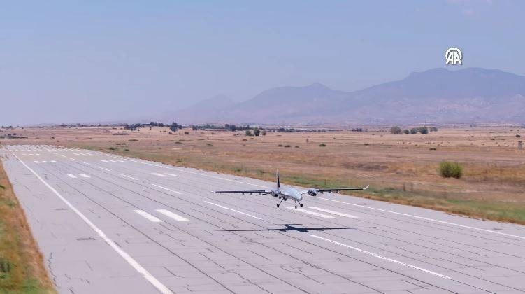 TSK'dan Kıbrıs Barış Harekatı'nın 50. yılına özel geçit töreni - Resim: 12